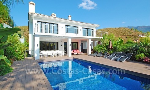 Exclusieve moderne koopvilla in het gebied van Marbella te Benahavis 