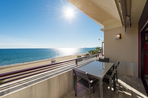 2 Penthouse appartementen naast elkaar gelegen, direct aan de strandboulevard in Estepona centrum 