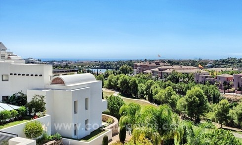Modern luxe eerstelijn golf penthouse appartement te koop in een vijfsterren golfresort in Benahavis – Marbella 