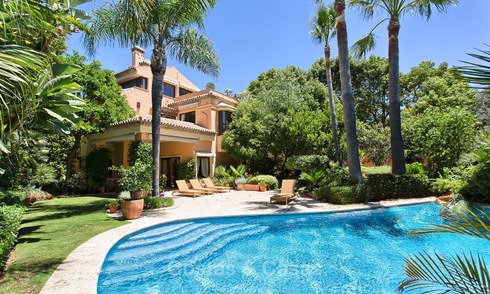 Kwaliteits Villa te koop, gebouwd in Klassieke stijl, gelegen aan de Golden Mile, Marbella. Verlaagd in prijs! 3142