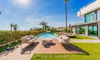 Instapklare ultramoderne design villa direct aan het strand te koop, New Golden Mile, Marbella - Estepona. 72250 