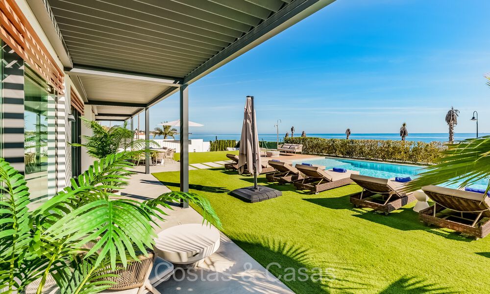 Instapklare ultramoderne design villa direct aan het strand te koop, New Golden Mile, Marbella - Estepona. 72254