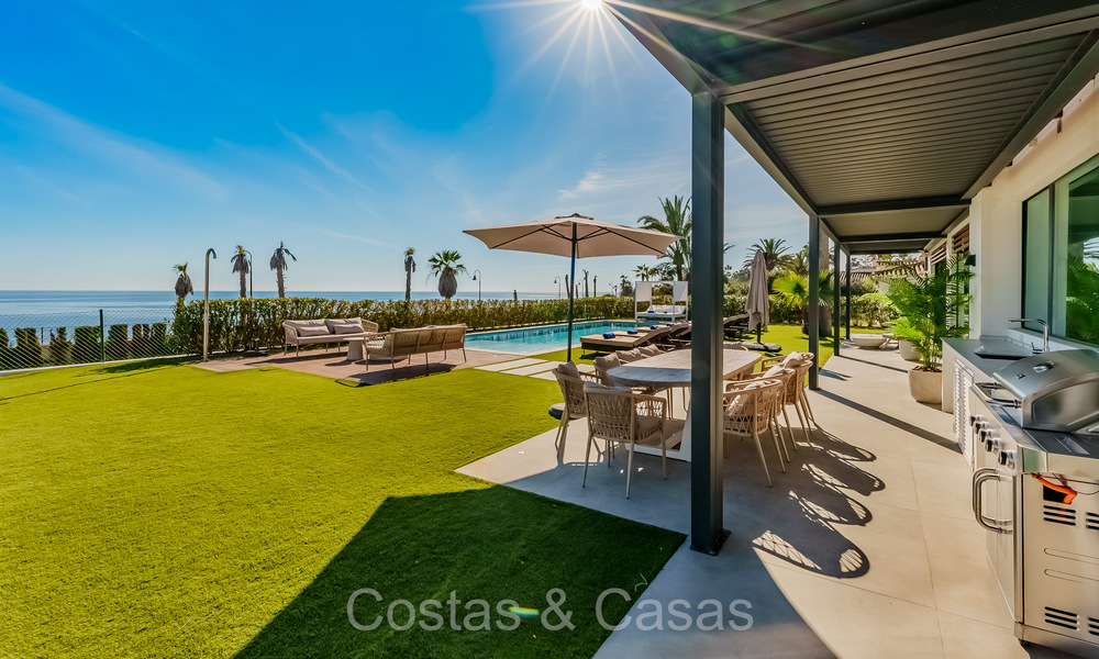 Instapklare ultramoderne design villa direct aan het strand te koop, New Golden Mile, Marbella - Estepona. 72260