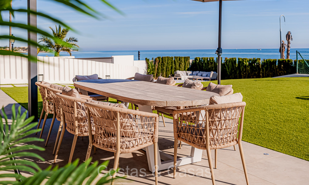 Instapklare ultramoderne design villa direct aan het strand te koop, New Golden Mile, Marbella - Estepona. 72263