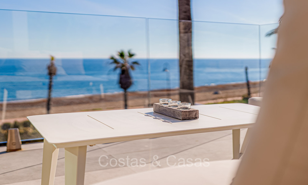 Instapklare ultramoderne design villa direct aan het strand te koop, New Golden Mile, Marbella - Estepona. 72268