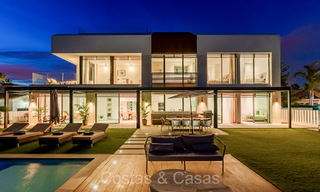 Instapklare ultramoderne design villa direct aan het strand te koop, New Golden Mile, Marbella - Estepona. 72287 