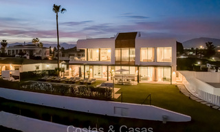 Instapklare ultramoderne design villa direct aan het strand te koop, New Golden Mile, Marbella - Estepona. 72288 