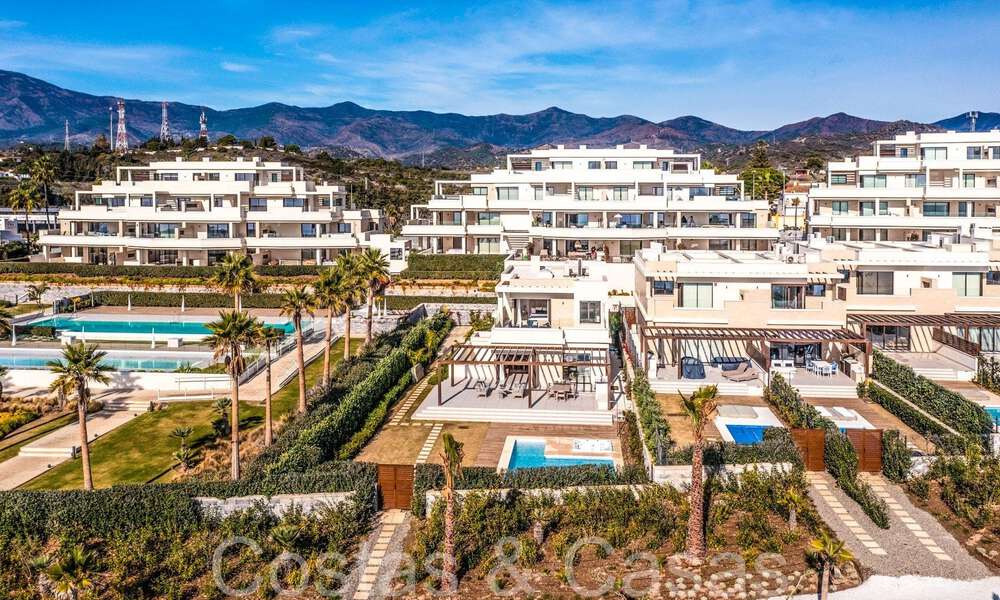 Luxueuze eerstelijns strandvilla te koop in een nieuw, exclusief complex, New Golden Mile, Marbella - Estepona 69818