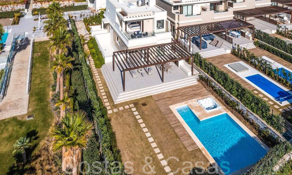 Luxueuze eerstelijns strandvilla te koop in een nieuw, exclusief complex, New Golden Mile, Marbella - Estepona 69821
