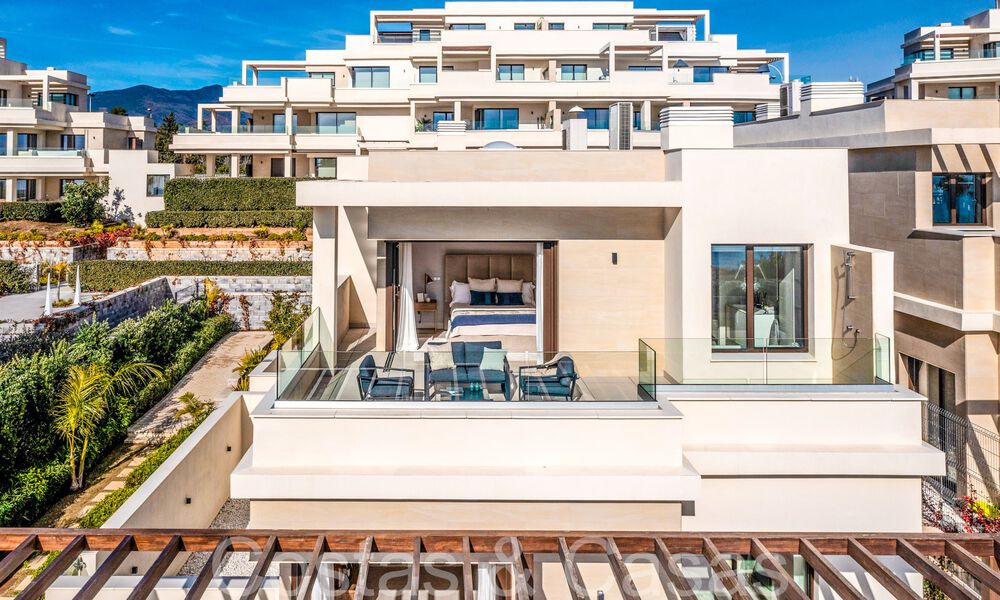 Luxueuze eerstelijns strandvilla te koop in een nieuw, exclusief complex, New Golden Mile, Marbella - Estepona 69822