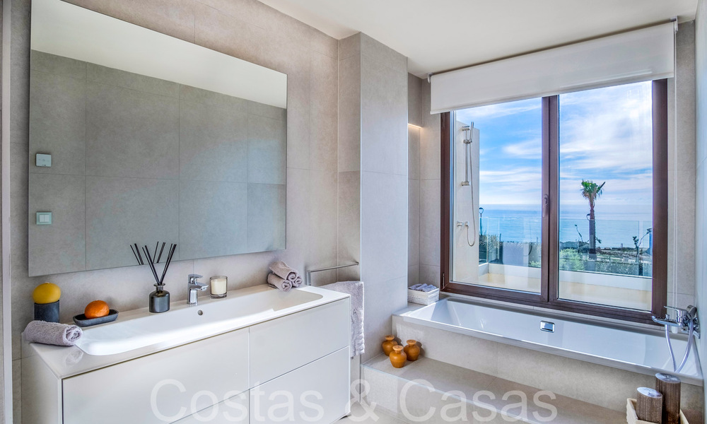 Luxueuze eerstelijns strandvilla te koop in een nieuw, exclusief complex, New Golden Mile, Marbella - Estepona 69833