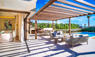 Luxueuze eerstelijns strandvilla te koop in een nieuw, exclusief complex, New Golden Mile, Marbella - Estepona 69852 
