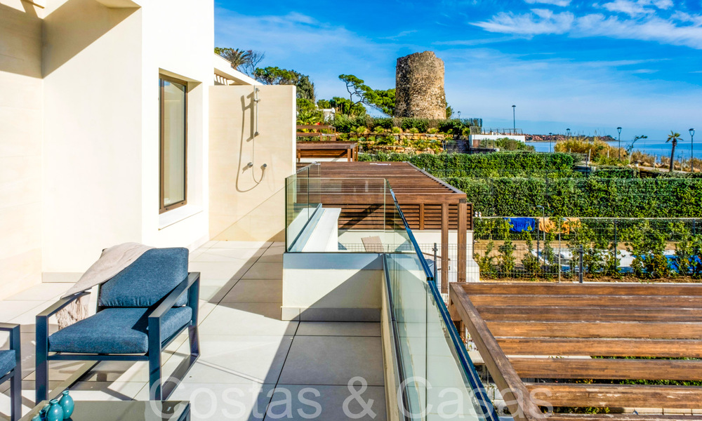 Luxueuze eerstelijns strandvilla te koop in een nieuw, exclusief complex, New Golden Mile, Marbella - Estepona 69863