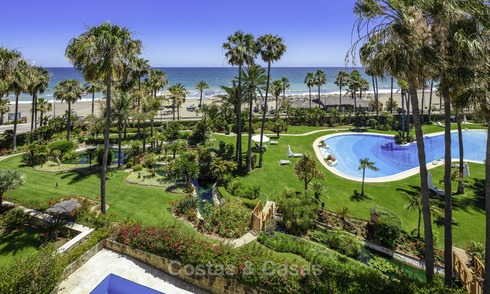 Zeer luxueus 4 slaapkamer penthouse appartement te koop in een exclusief complex aan het strand, Puerto Banus, Marbella 13662