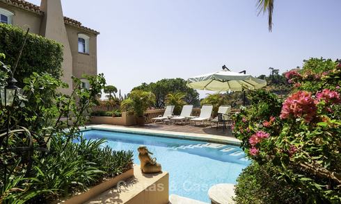 Gezellige villa in traditionele stijl te koop, met uitzicht op zee en de bergen, in El Madroñal, Benahavis - Marbella 16064