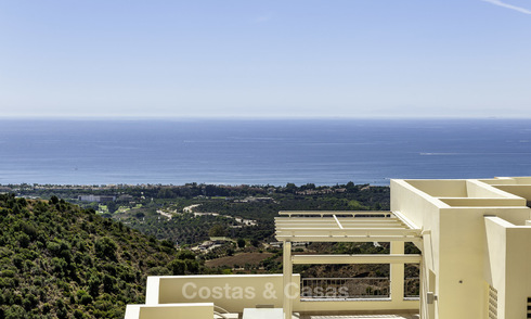 Modern instapklaar 3-slaapkamer appartement met spectaculair zee- en bergzicht te koop in Marbella 16836