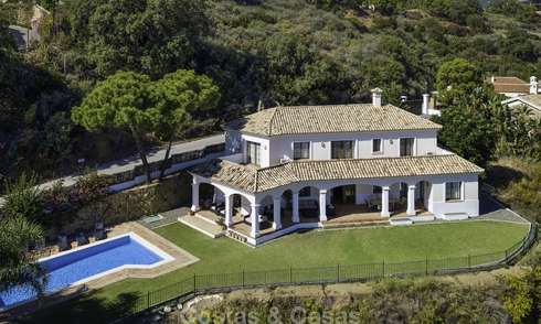 Charmante villa in Andalusische stijl in een spectaculair natuurlijk kader te koop in Benahavis - Marbella 17991