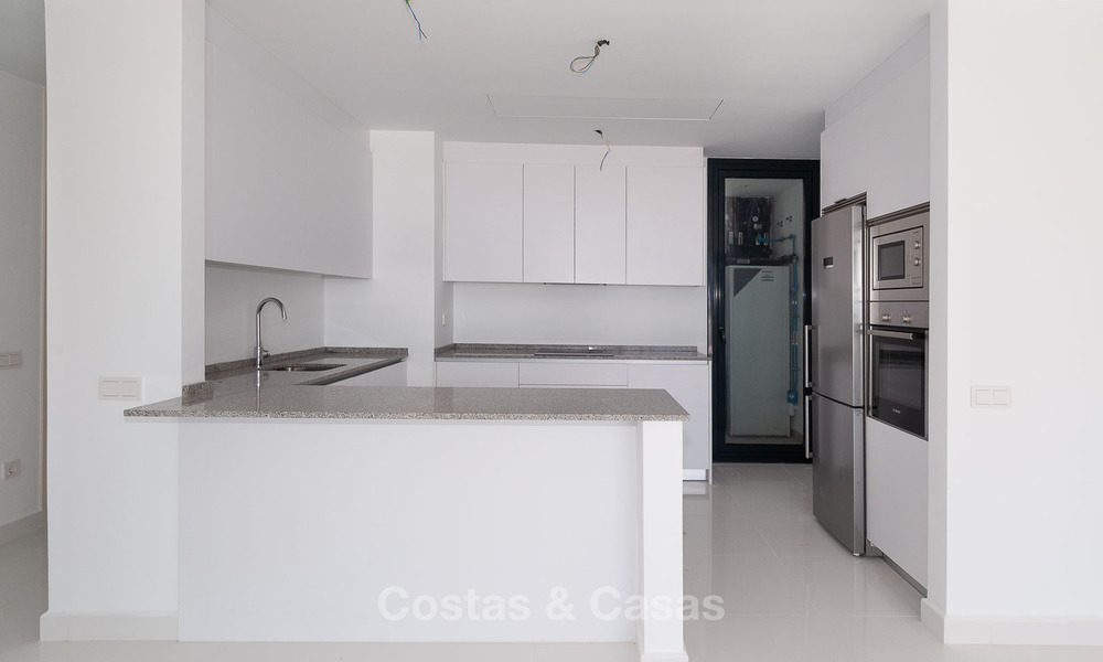 Modern 3 slaapkamer appartement te koop met zeezicht in een eerstelijns golf complex in Benahavis - Marbella 32537