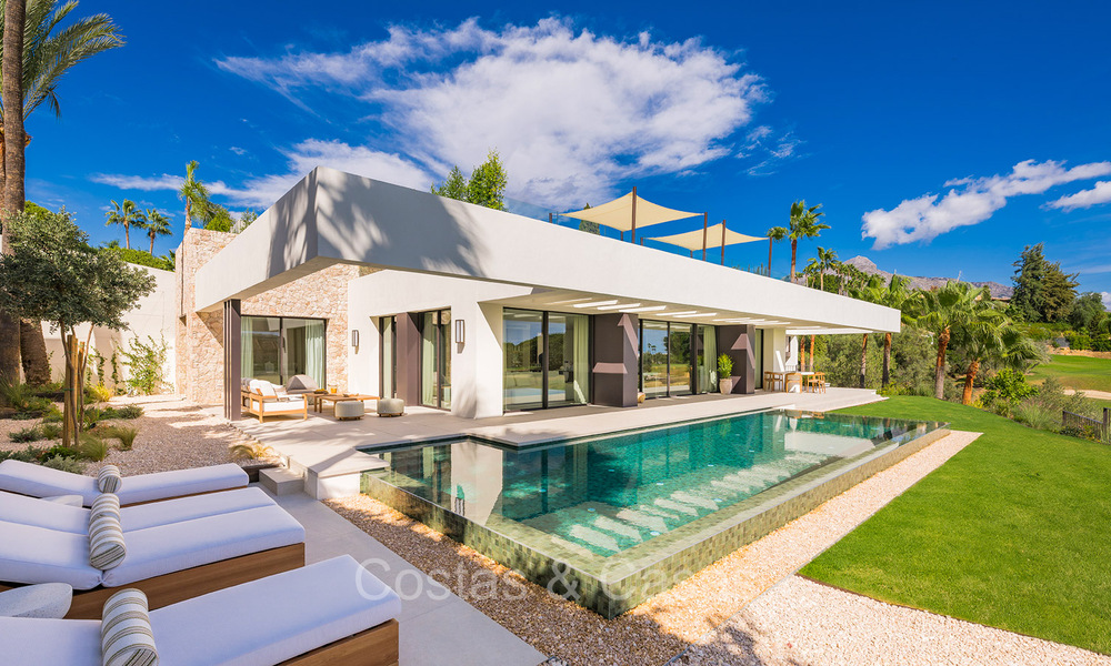 Nieuwe, ultramoderne luxevilla te koop met een architectonisch design, eerstelijns golf Los Naranjos te Nueva Andalucia, Marbella 73099