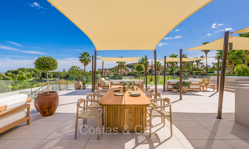 Nieuwe, ultramoderne luxevilla te koop met een architectonisch design, eerstelijns golf Los Naranjos te Nueva Andalucia, Marbella 73105