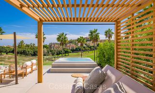 Nieuwe, ultramoderne luxevilla te koop met een architectonisch design, eerstelijns golf Los Naranjos te Nueva Andalucia, Marbella 73108 