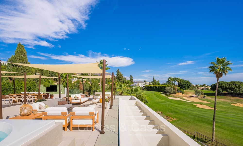 Nieuwe, ultramoderne luxevilla te koop met een architectonisch design, eerstelijns golf Los Naranjos te Nueva Andalucia, Marbella 73111