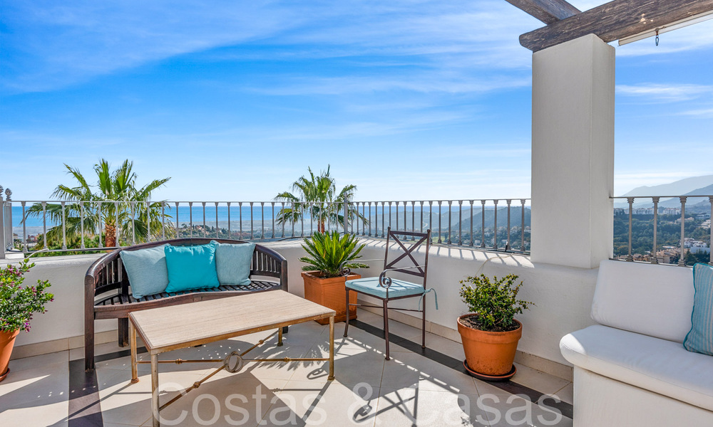 Penthouse te koop met panoramisch zeezicht in de heuvels van Marbella - Benahavis 67402