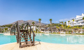 Instapklaar, ruim penthouse met panoramisch zeezicht te koop in de heuvels van Estepona, dichtbij het centrum 67521 