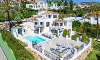 Stijlvol gerenoveerde luxevilla met zeezicht te koop in Nueva Andalucia’s golfvallei, Marbella 67746 