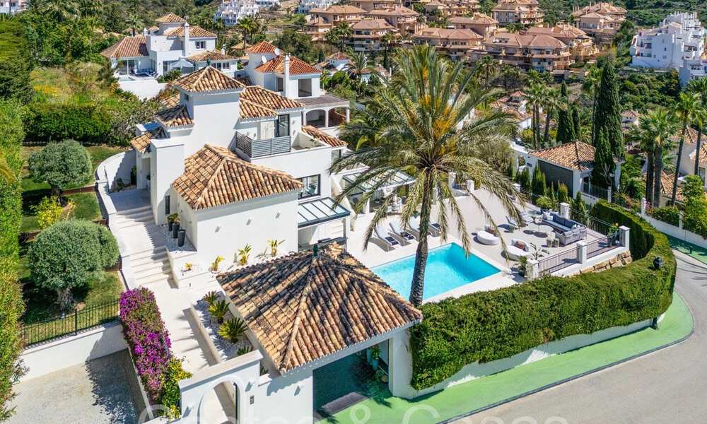 Stijlvol gerenoveerde luxevilla met zeezicht te koop in Nueva Andalucia’s golfvallei, Marbella 67755