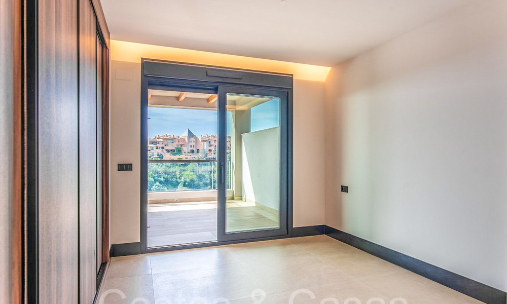 Gloednieuw luxe appartement te koop aan een idyllisch meer met zeezicht in Nueva Andalucia, Marbella 67788