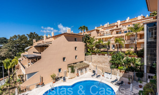 Ruim en licht duplex penthouse te koop gelegen in Nueva Andalucia, Marbella 67985 