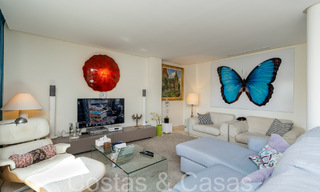 Ruim en licht duplex penthouse te koop gelegen in Nueva Andalucia, Marbella 67987 