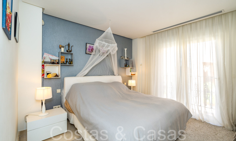 Ruim en licht duplex penthouse te koop gelegen in Nueva Andalucia, Marbella 67992