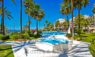 Verfijnd gerenoveerd appartement te koop in Las Dunas Park, een exclusief strandresort tussen Marbella en Estepona 67963 