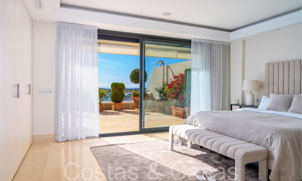 Luxueus appartement te koop met onbelemmerd, panoramisch zeezicht in Nueva Andalucia, Marbella 68099