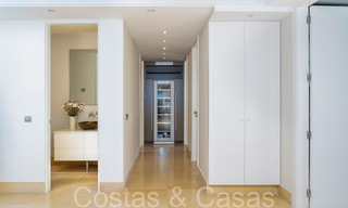Luxueus appartement te koop met onbelemmerd, panoramisch zeezicht in Nueva Andalucia, Marbella 68101 