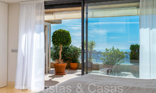 Luxueus appartement te koop met onbelemmerd, panoramisch zeezicht in Nueva Andalucia, Marbella 68104 