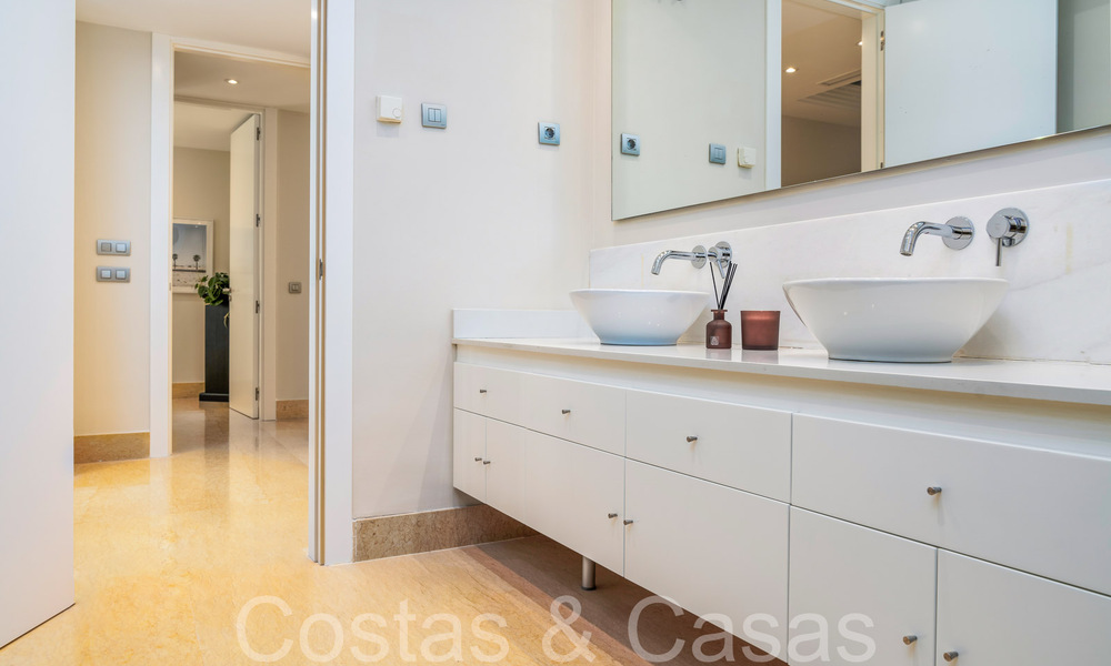 Luxueus appartement te koop met onbelemmerd, panoramisch zeezicht in Nueva Andalucia, Marbella 68106