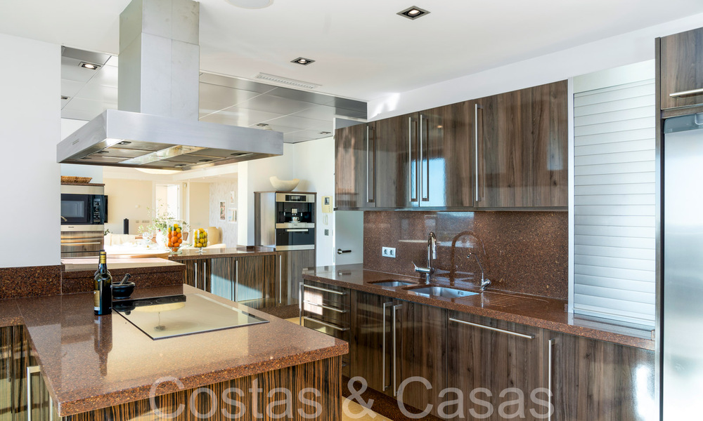 Luxueus appartement te koop met onbelemmerd, panoramisch zeezicht in Nueva Andalucia, Marbella 68108