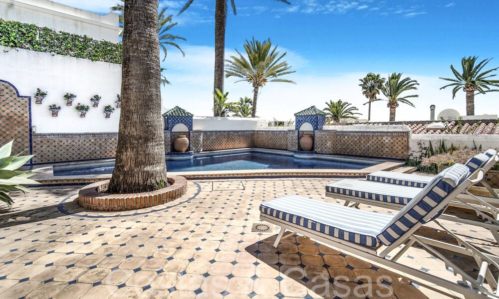 Luxevilla met open zeezicht te koop, direct aan het strand op de prestigieuze Golden Mile van Marbella 68323