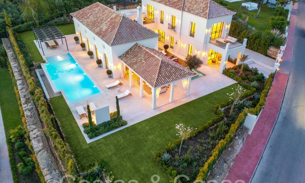 Instapklare luxevilla met eigentijds-Mediterraan ontwerp te koop in een prestigieuze golfwijk in Nueva Andalucia, Marbella 68385