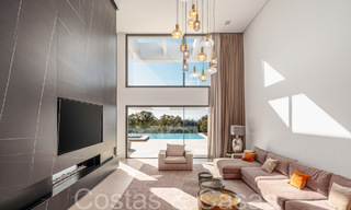 Ruime, modernistische luxevilla te koop met uitzicht op de golfbaan in Benahavis - Marbella 68131 