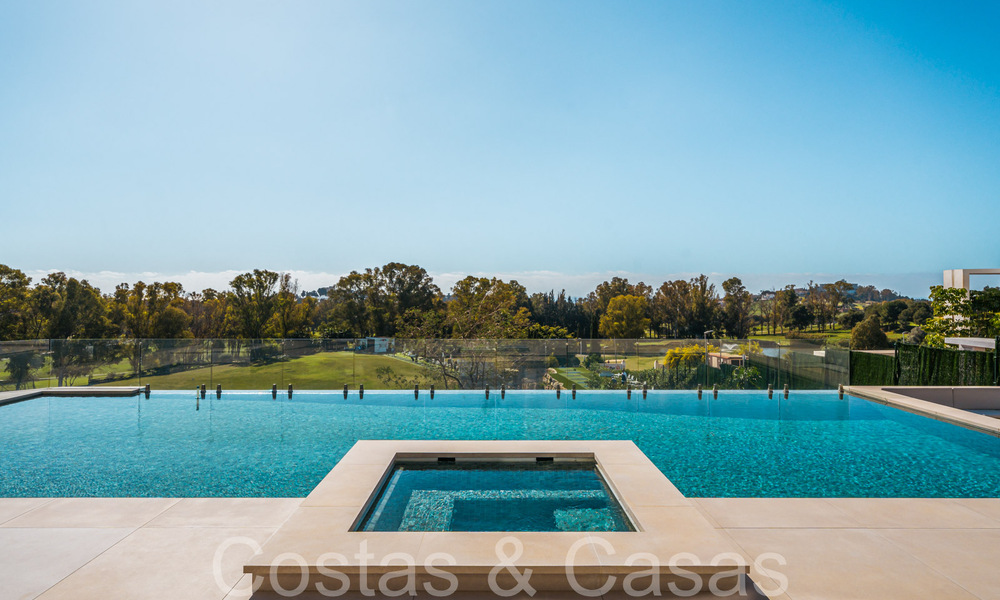 Ruime, modernistische luxevilla te koop met uitzicht op de golfbaan in Benahavis - Marbella 68135