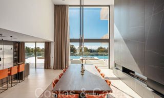 Ruime, modernistische luxevilla te koop met uitzicht op de golfbaan in Benahavis - Marbella 68137 
