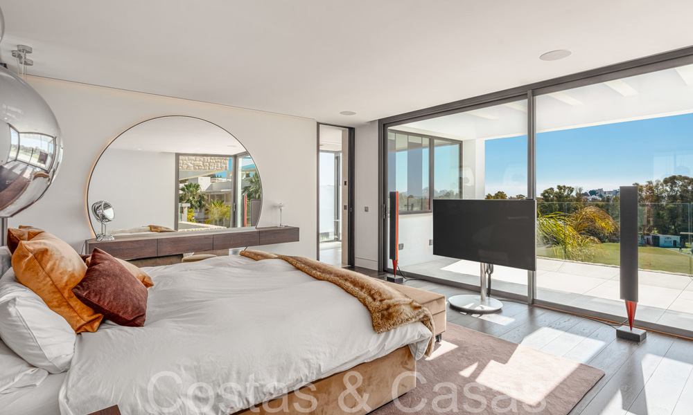 Ruime, modernistische luxevilla te koop met uitzicht op de golfbaan in Benahavis - Marbella 68138