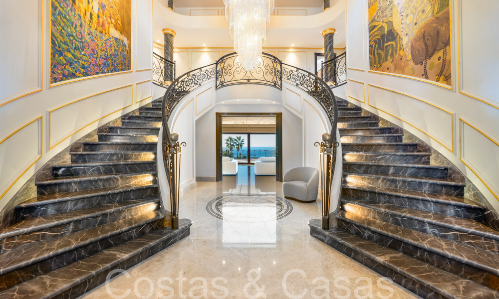 Imposante villa in koninklijke stijl te koop met panoramisch zeezicht gelegen in de heuvels van Marbella Oost 68181