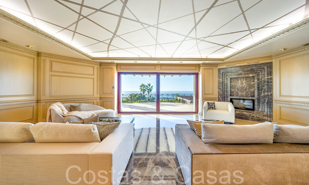 Imposante villa in koninklijke stijl te koop met panoramisch zeezicht gelegen in de heuvels van Marbella Oost 68182
