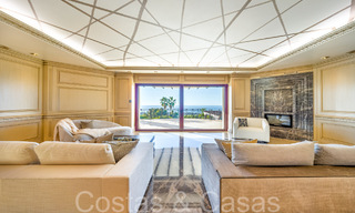 Imposante villa in koninklijke stijl te koop met panoramisch zeezicht gelegen in de heuvels van Marbella Oost 68182 