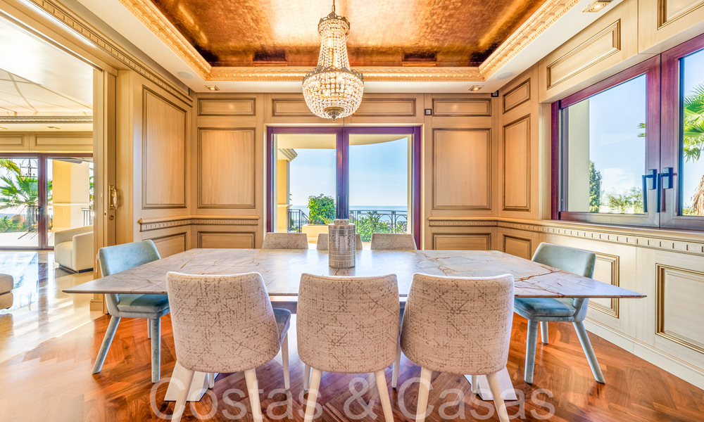 Imposante villa in koninklijke stijl te koop met panoramisch zeezicht gelegen in de heuvels van Marbella Oost 68183
